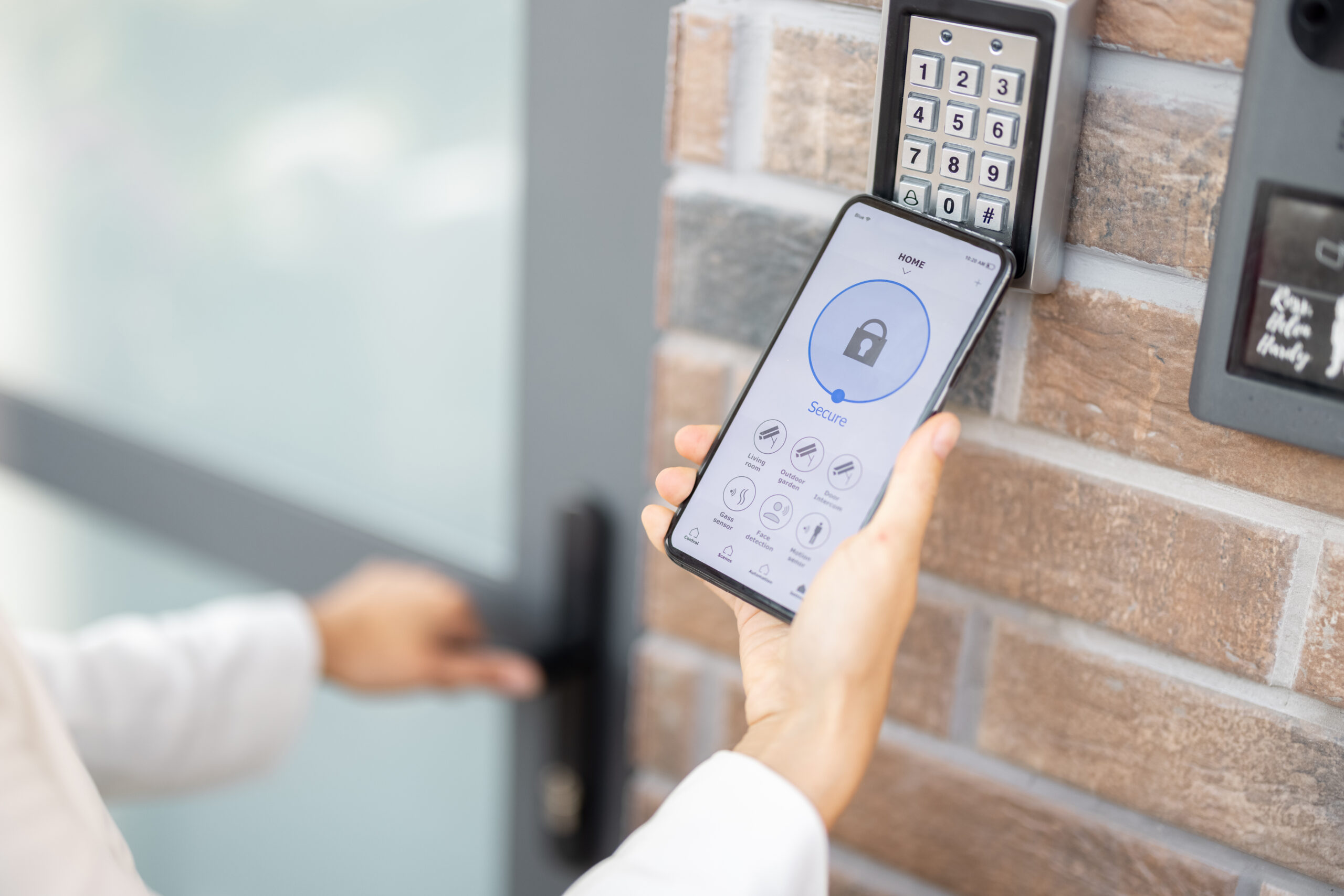 Top 6 Features to Look for in Smart Security Providers