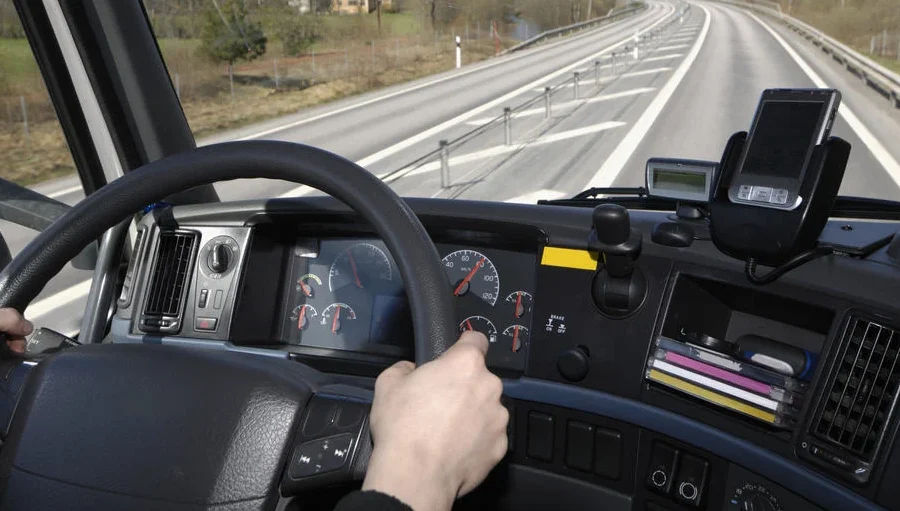 7 Must-Have Gadgets Every Trucker Needs
